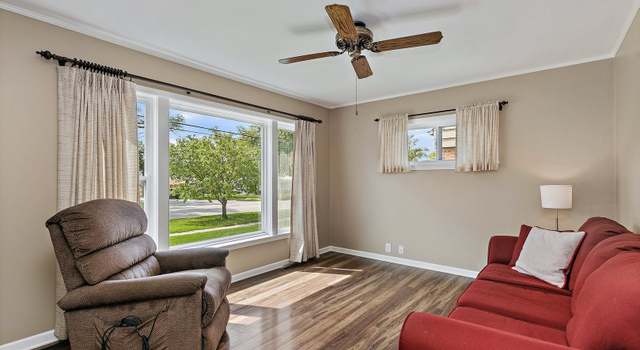 Photo of 704 E Oakton St, Arlington Heights, IL 60004