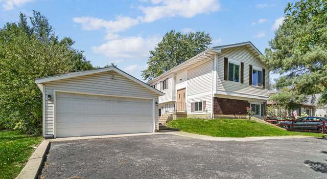 Photo of 239 Essex Ct, Bolingbrook, IL 60440