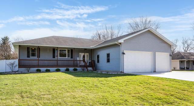Photo of 660 W Evergreen St, Essex, IL 60935