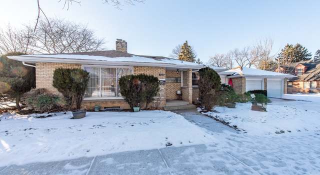 Photo of 522 N Elmwood Ave, Waukegan, IL 60085