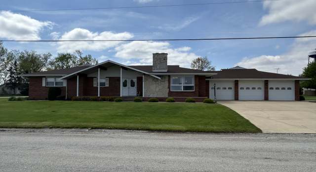 Photo of 117 Dolbee St, Oakwood, IL 61858