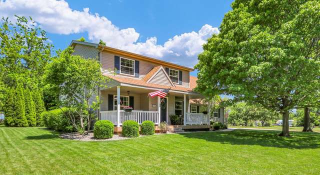 Photo of 715 Cambridge Dr, Paxton, IL 60957