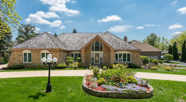 Photo of 609 Ridgewood Ct, Oak Brook, IL 60523