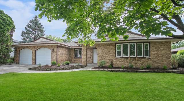 Photo of 121 S Knollwood Dr, Schaumburg, IL 60193