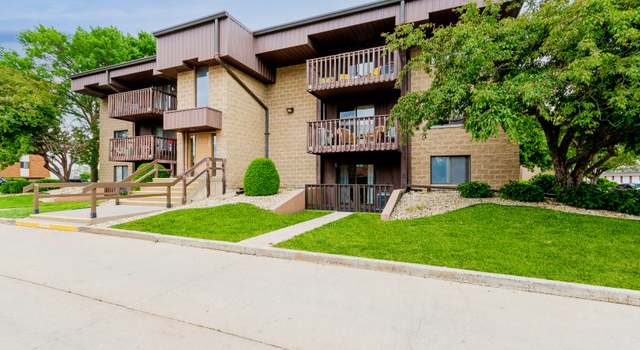 Photo of 1472 N Rock Run Dr Unit 1C, Crest Hill, IL 60403
