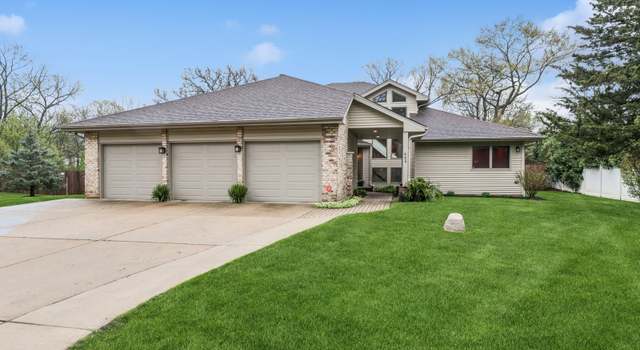 Photo of 665 Woodland Rd, Palatine, IL 60074