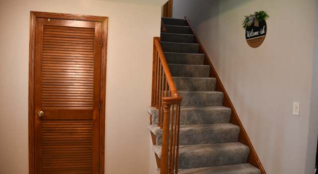 Photo of 1301 Fairlane Dr, Schaumburg, IL 60193