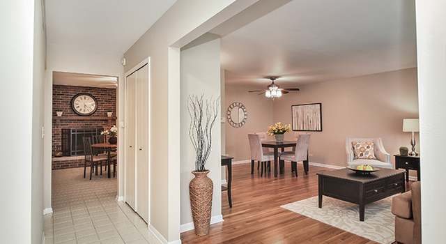 Photo of 28w166 Plainview Dr, Naperville, IL 60564