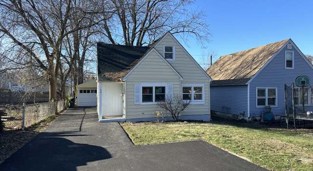 Photo of 424 Bellevue Dr, Round Lake Park, IL 60073