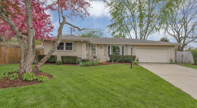 Photo of 804 Balmoral Ct, East Dundee, IL 60118