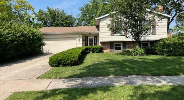 Photo of 2134 S Hull Dr, Wheaton, IL 60189