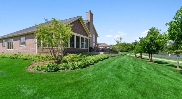 Photo of 305 Merry Oaks Dr, Sycamore, IL 60178