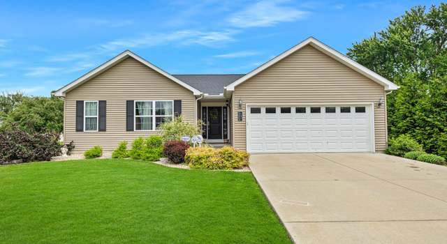 Photo of 131 Delane Dr, Lexington, IL 61753