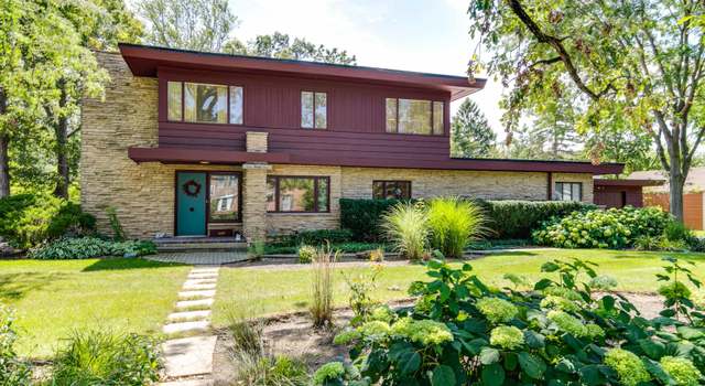 Photo of 135 E Hawthorne Ct, Lake Bluff, IL 60044