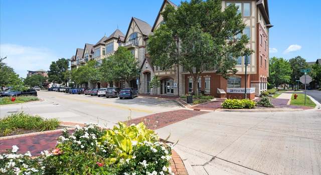 Photo of 450 S 1st St #208, Saint Charles, IL 60174