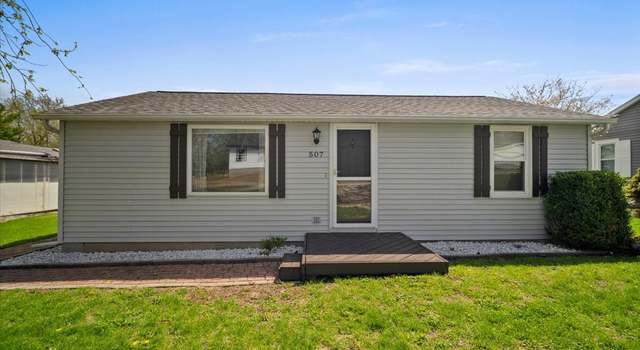 Photo of 507 E Walnut St, Hudson, IL 61748