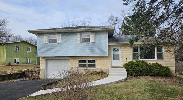 Photo of 43 Woodview Ln, Algonquin, IL 60102