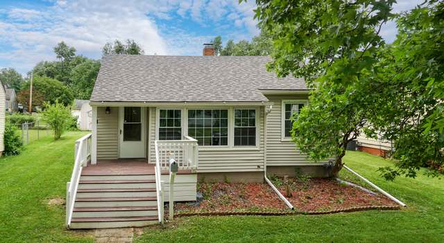 Photo of 103 S Portland Pl, Clinton, IL 61727