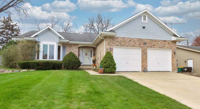 Photo of 911 Hampton Ct, Mchenry, IL 60050