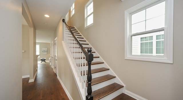 Photo of 2582 W Lake Ave, Glenview, IL 60026