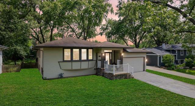 Photo of 132 Elmwood Dr, Naperville, IL 60540