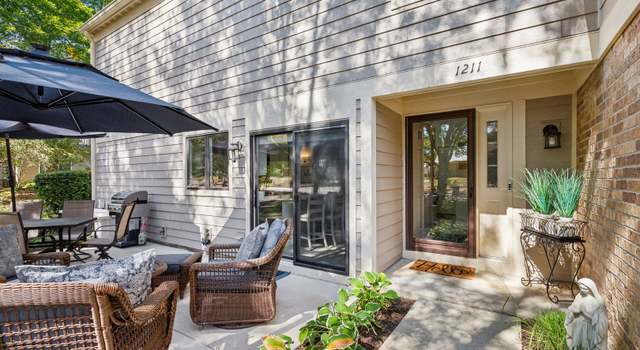 Photo of 1211 Chatham Ct, Libertyville, IL 60048