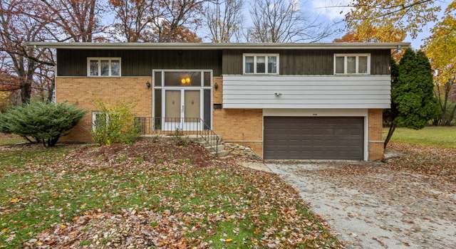 Photo of 40 Crestwood Dr, Joliet, IL 60432