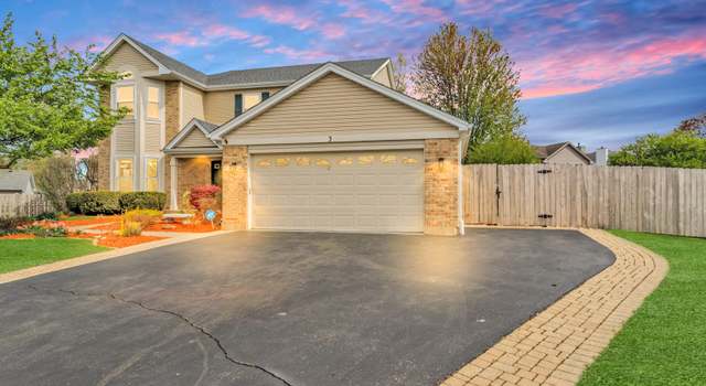 Photo of 3 Regal Ct, Algonquin, IL 60102