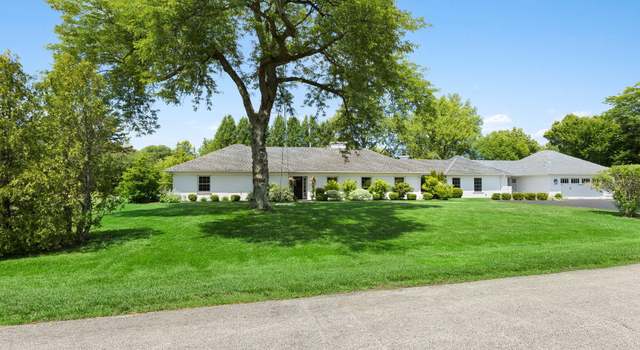 Photo of 2299 Drury Ln, Northfield, IL 60093