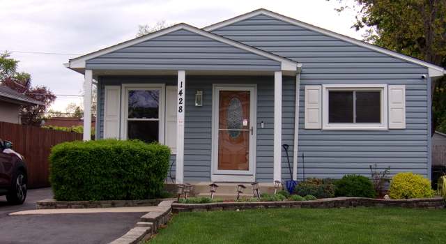 Photo of 1428 Juneway Ter, Round Lake Beach, IL 60073
