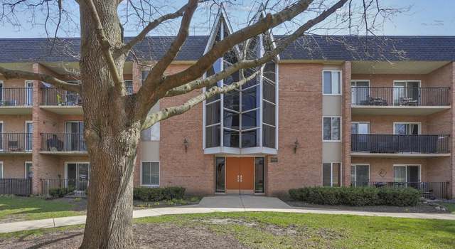 Photo of 1052 N Mill St #302, Naperville, IL 60563