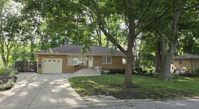 Photo of 1206 Maplewood Dr W, Normal, IL 61761