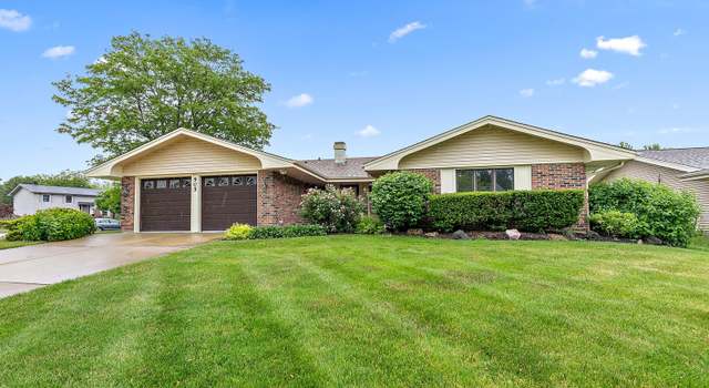 Photo of 905 Hillcrest Blvd, Hoffman Estates, IL 60169