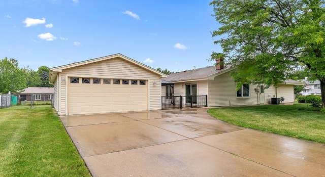 Photo of 905 Hillcrest Blvd, Hoffman Estates, IL 60169