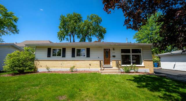 Photo of 408 E Garwood Ave, Mount Prospect, IL 60056