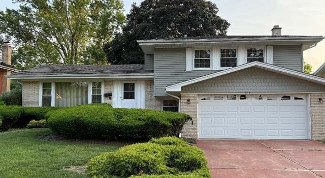Photo of 907 E Crabtree Dr, Arlington Heights, IL 60004