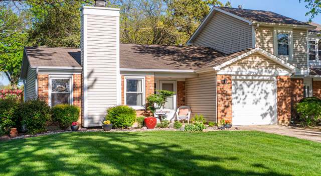 Photo of 221 Pebble Creek Dr, Bloomingdale, IL 60108