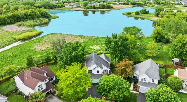Photo of 7 Farmington Ct, Lake In The Hills, IL 60156