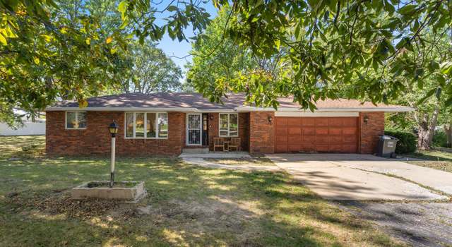 Photo of 1 Hickory Ln, Camargo, IL 61919