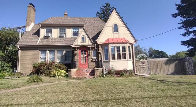 Photo of 2702 E State St, Rockford, IL 61108