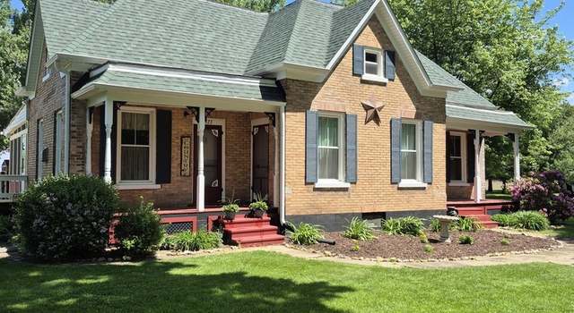 Photo of 123 W Maple St, Franklin Grove, IL 61031