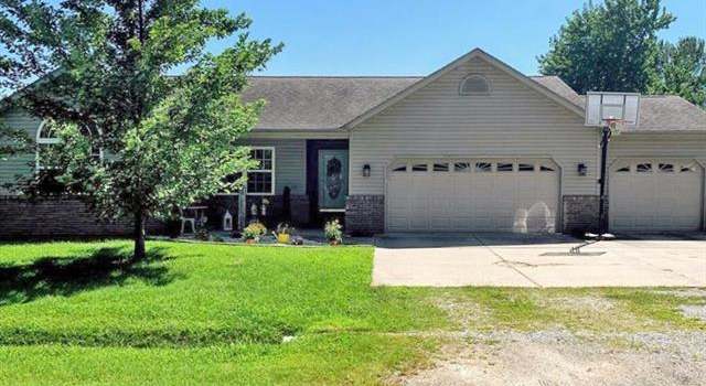 Photo of 31 Kay Dr, Highland, IL 62249
