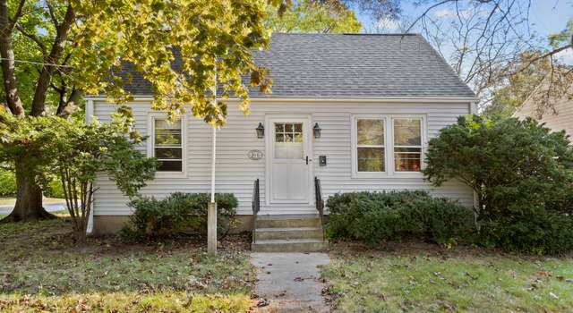 Photo of 910 Center St, Mchenry, IL 60050