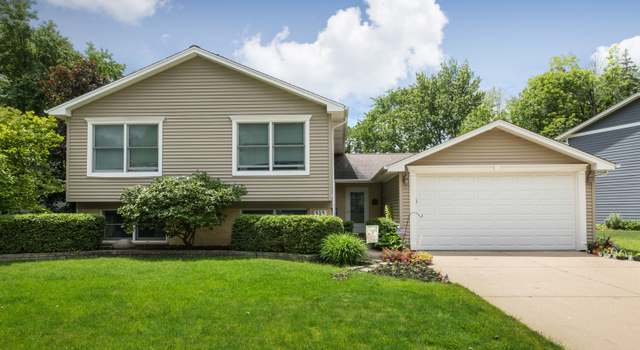 Photo of 315 W Braeside Dr, Arlington Heights, IL 60004