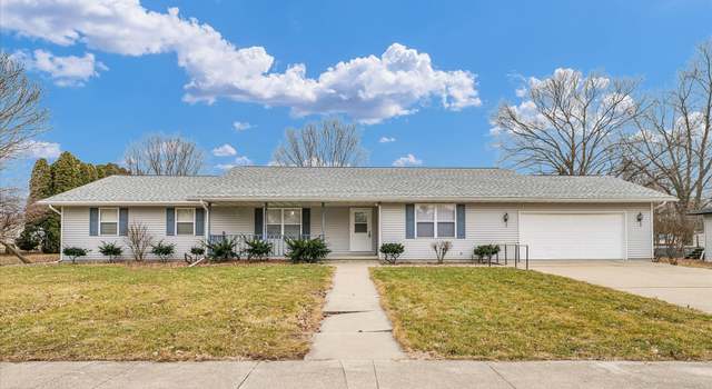 Photo of 402 E Lincoln St, Saybrook, IL 61770