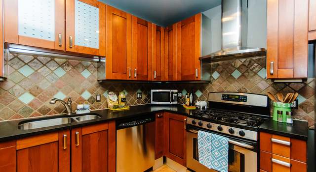 Photo of 1521 W Pearson St, Chicago, IL 60642