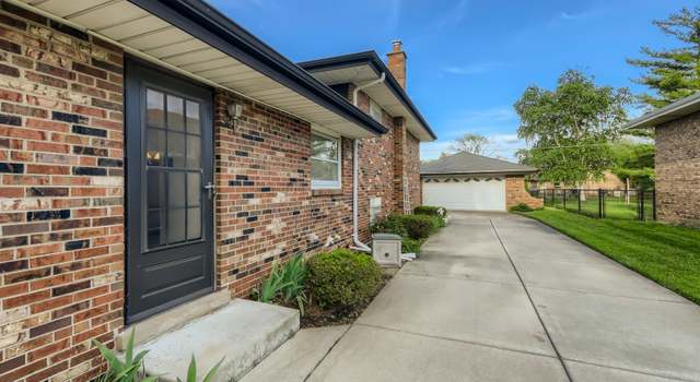 Photo of 10605 Laramie Ave, Oak Lawn, IL 60453