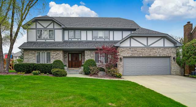 Photo of 6109 Woodcreek Dr, Burr Ridge, IL 60527