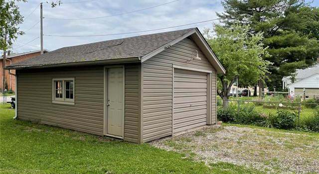 Photo of 25 S 35th St, Belleville, IL 62226