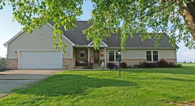 Photo of 29 N Deer Lk N, Villa Grove, IL 61956